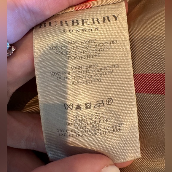 Burberry Black Coat with Detachable Hood and Belt - Picture 17 of 17